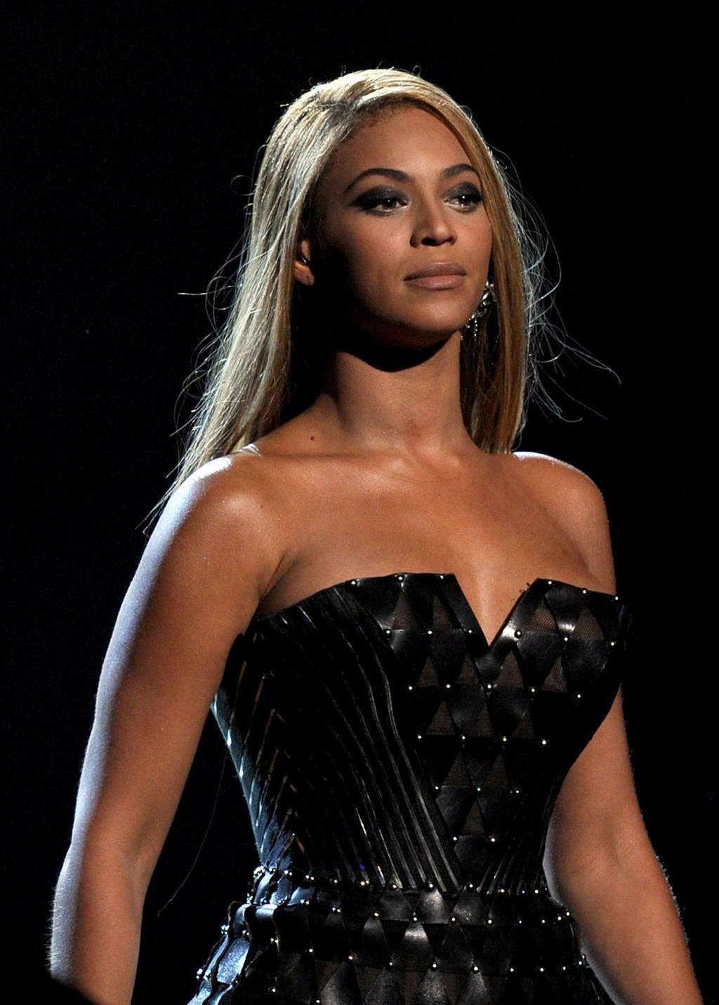 Beyonce knowles schöne upskirt im Auto Paparazzi Bilder und große Beine auf der Bühne
 #75360556