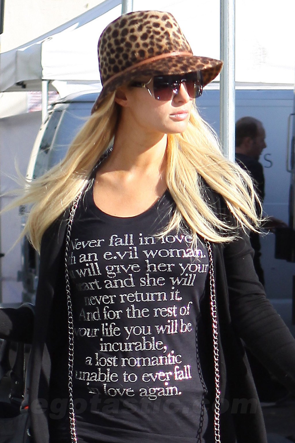 Paris hilton montrant ses fesses dans un collant transparent lors d'un shopping
 #75325606