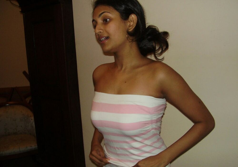 本物のインドのガールフレンドのポーズと裸のギャラリー51
 #77764581