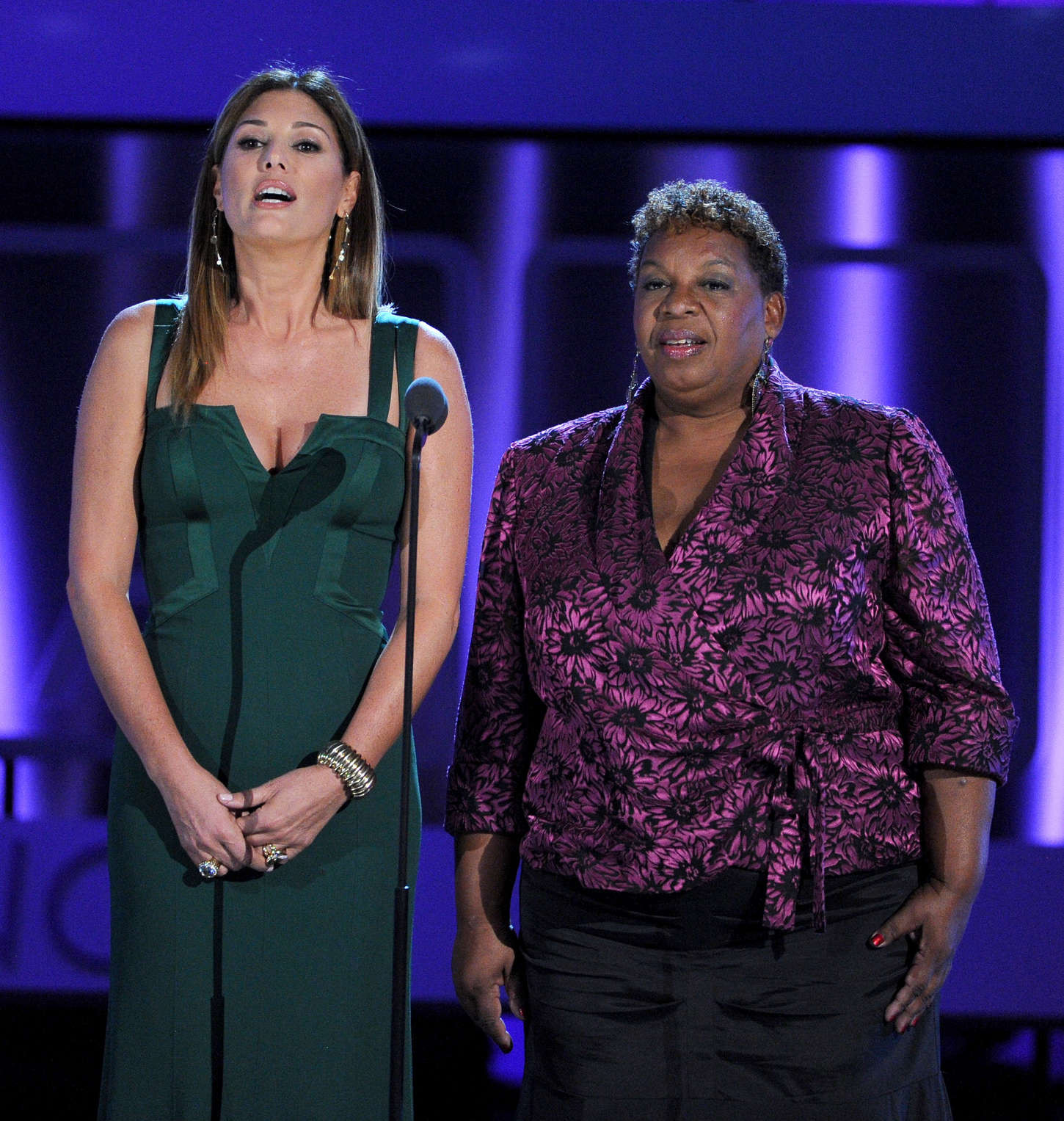 Daisy Fuentes zeigt ihr Dekolleté bei den 2013 nclr alma awards in pasadena
 #75217267