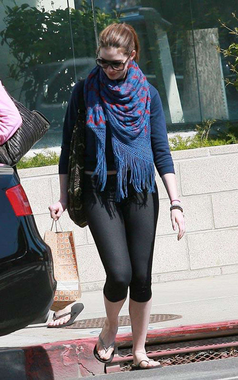 Anne Hathaway molto sexy e caldo vedere attraverso le foto del paparazzo
 #75356176