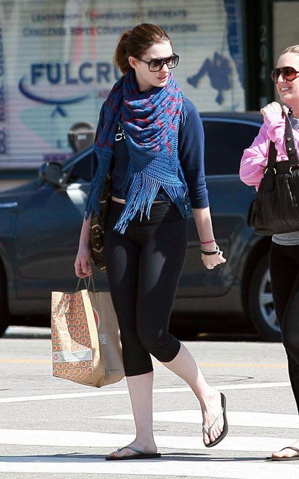 Anne Hathaway molto sexy e caldo vedere attraverso le foto del paparazzo
 #75356229