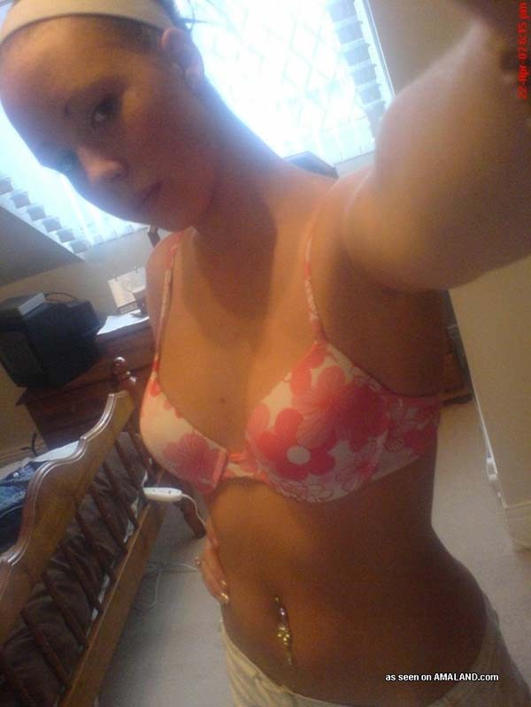 Posieren in ihrem Bikini
 #68173004