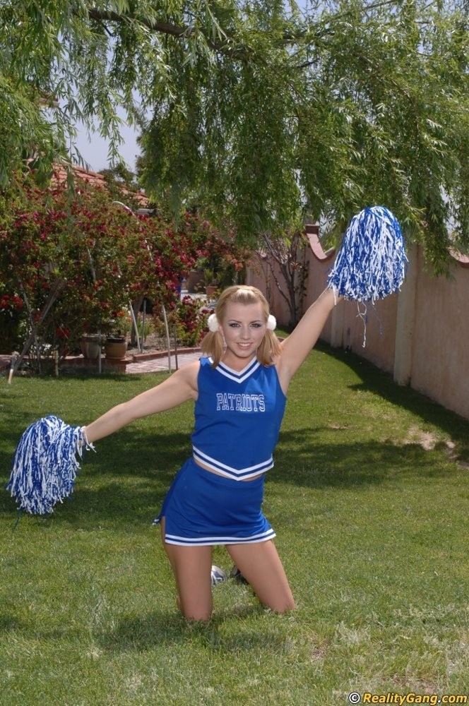 Lexi Belle in cheerleader uniform get her shaved pussy fucked #73770705