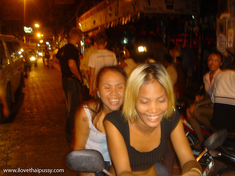 Echte thailändische Straßennutten ficken einen schwedischen Sextouristen
 #69934077
