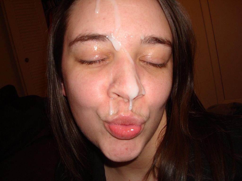 Homemade teen GF gets nose and face frosted by dripping cumshot #75944043