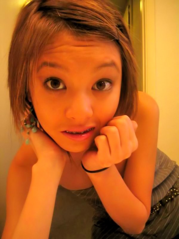 Asiatische coed geht voll nackt in Couch zeigt squeezable Titten
 #69904281