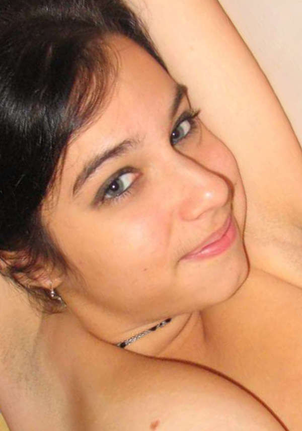 Nena amateur mostrando sus grandes tetas
 #71585485