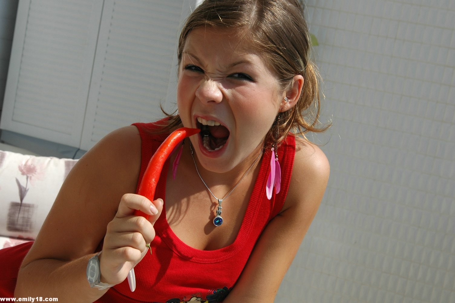 Topless joven caliente como la pimienta
 #74833534