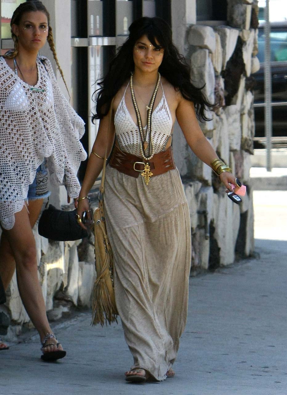 Vanessa Hudgens posing and showing her sexy body and hot ass #75293818