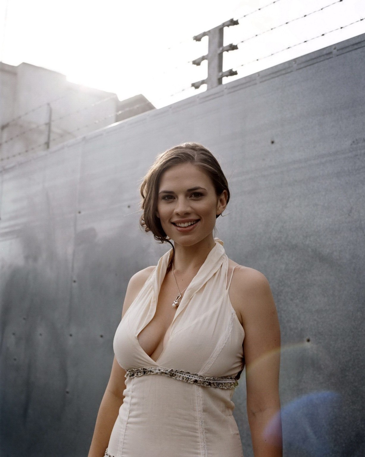 Hayley atwell montrant son énorme décolleté lors d'un photoshoot à Pérou en 2007
 #75230865