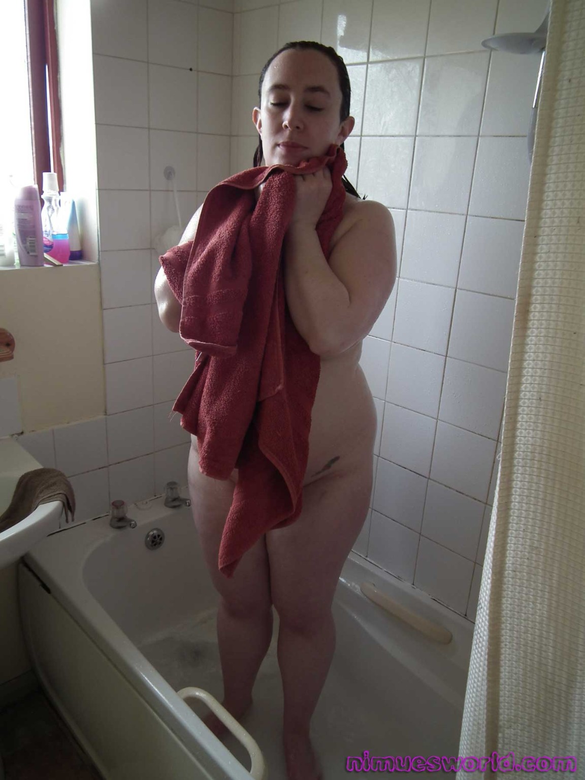 Showering amateur babe Nimues voyeur and sneak peeks at chubby english girl wash #75512188