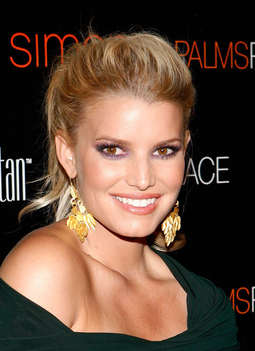 Jessica simpson montre ses tétons et sa jupe haute en photos paparazzi
 #75418715