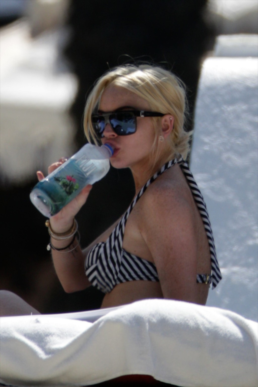 Lindsay lohan tetona con bikini escaso en miami
 #75303456