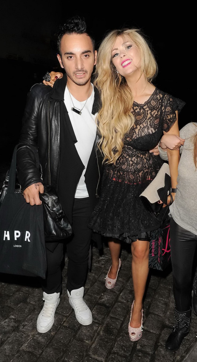 Nicola mclean betrunken blinkt ihre Dessous in durchsichtigem Minikleid beim Verlassen
 #75248955