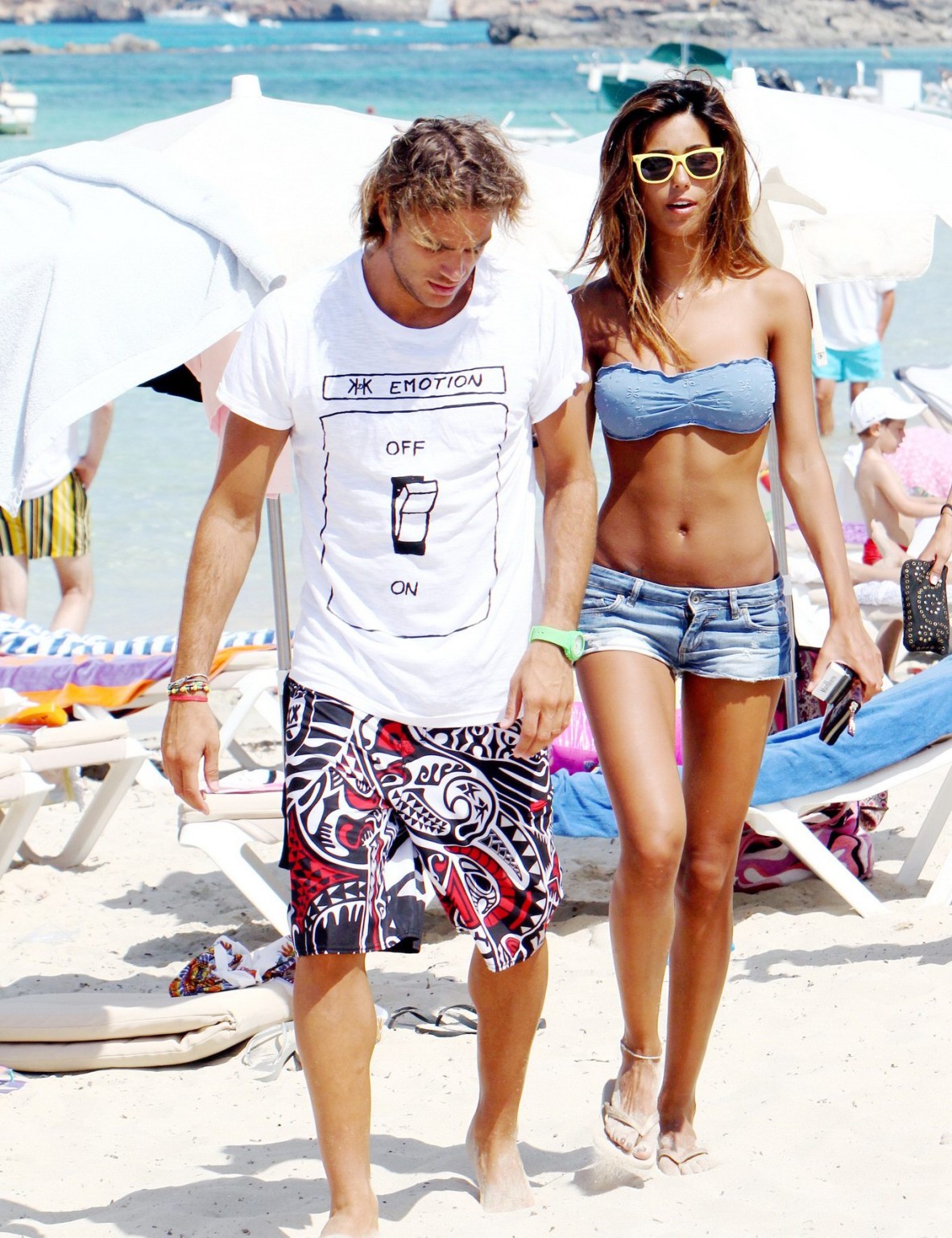 Federica nargi portant un bikini string bleu sur la plage de formentera
 #75297761