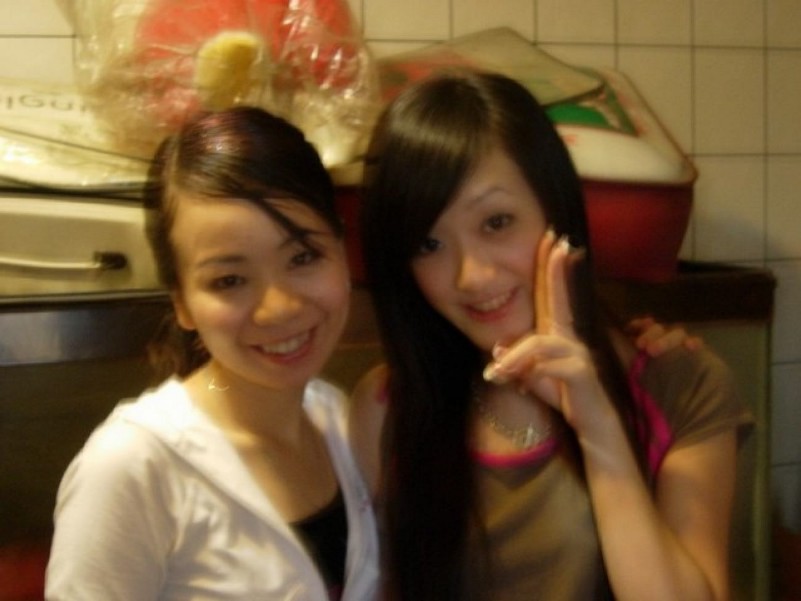Asiatische Coed geht voll nackt in Couch zeigt squeezable Titten
 #69879263