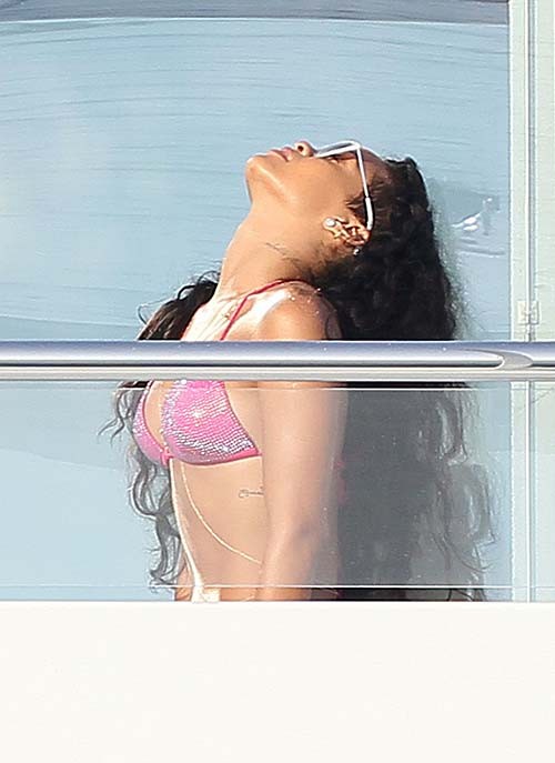 Rihanna exposing sexy body in bikini while she is on vacation #75255937