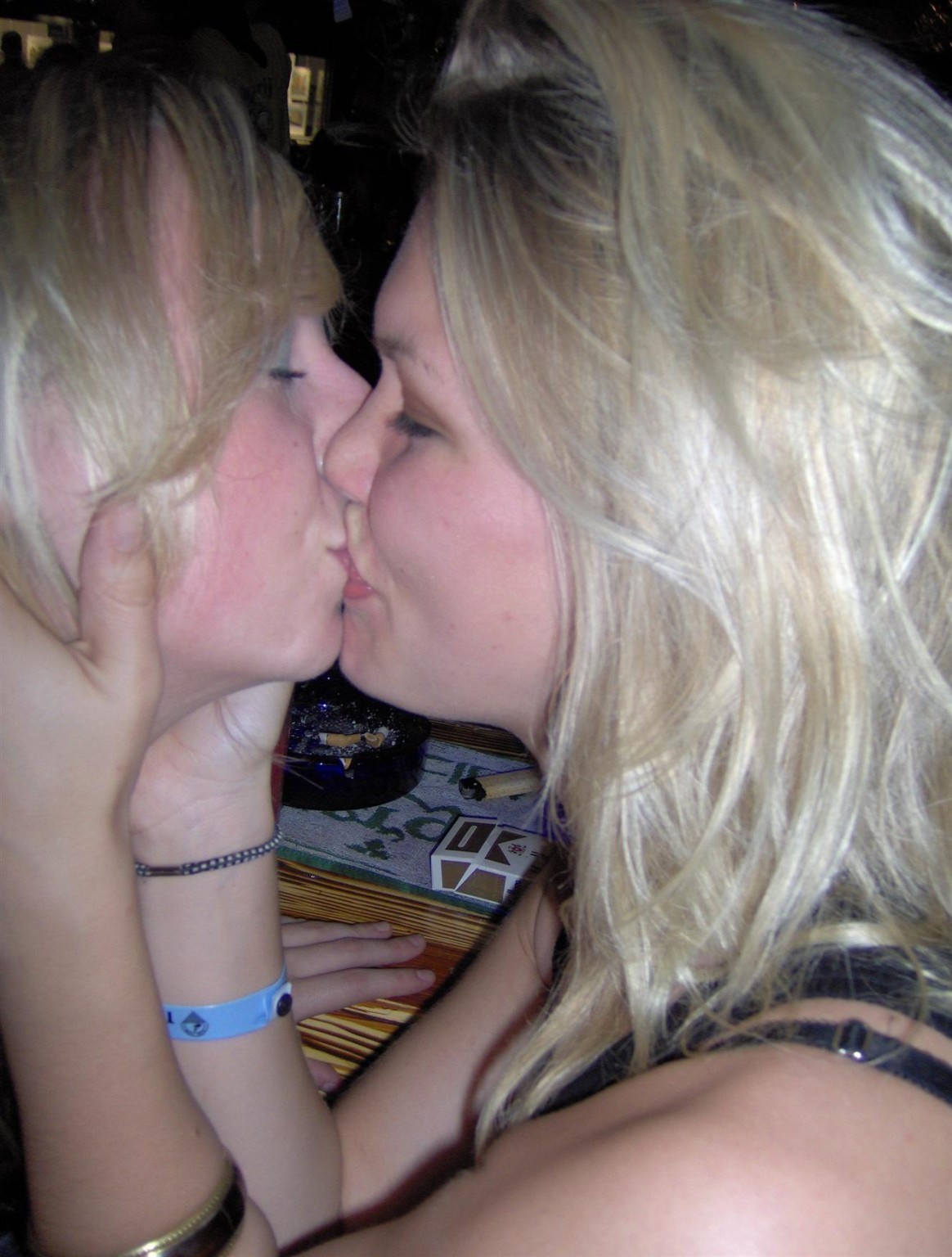 Lesbianas amateurs divirtiéndose
 #67920432