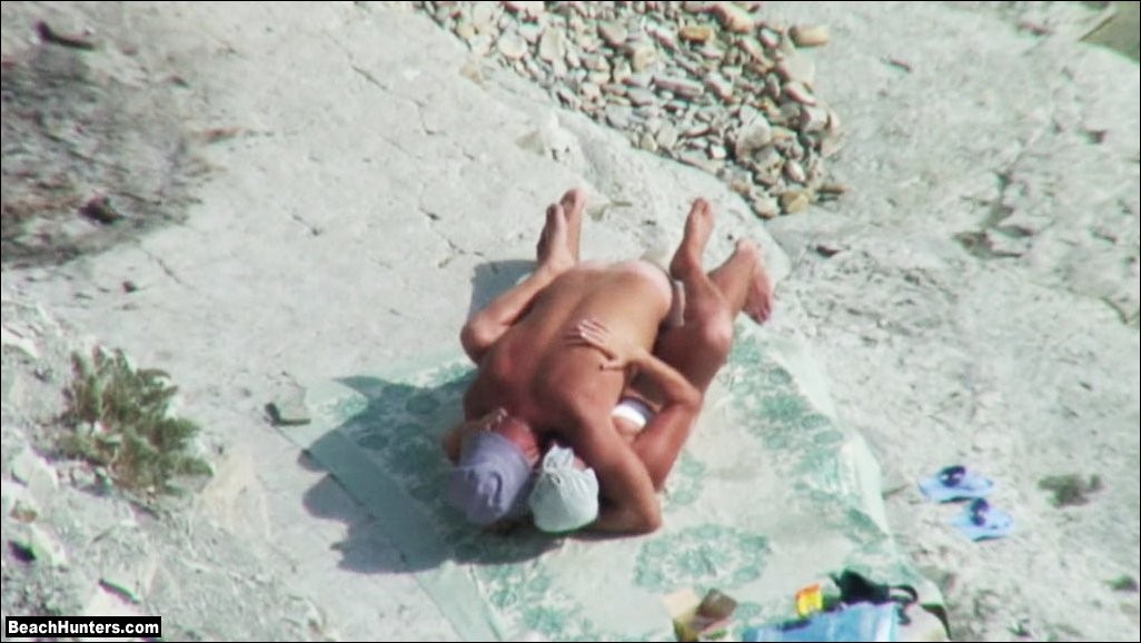 Hardcore Action an einem Strand
 #72314501