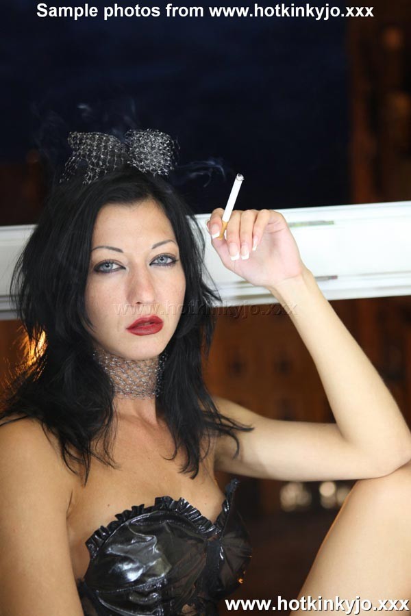 Hotkinkyjo raucht eine Zigarette am Fenster mit ihrem Anus total prolapsed
 #68281183