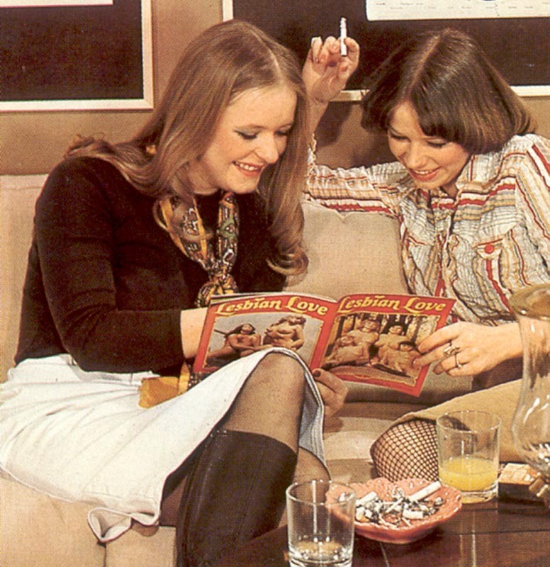 Tre lesbiche anni settanta che fanno cose veramente sporche
 #73203907