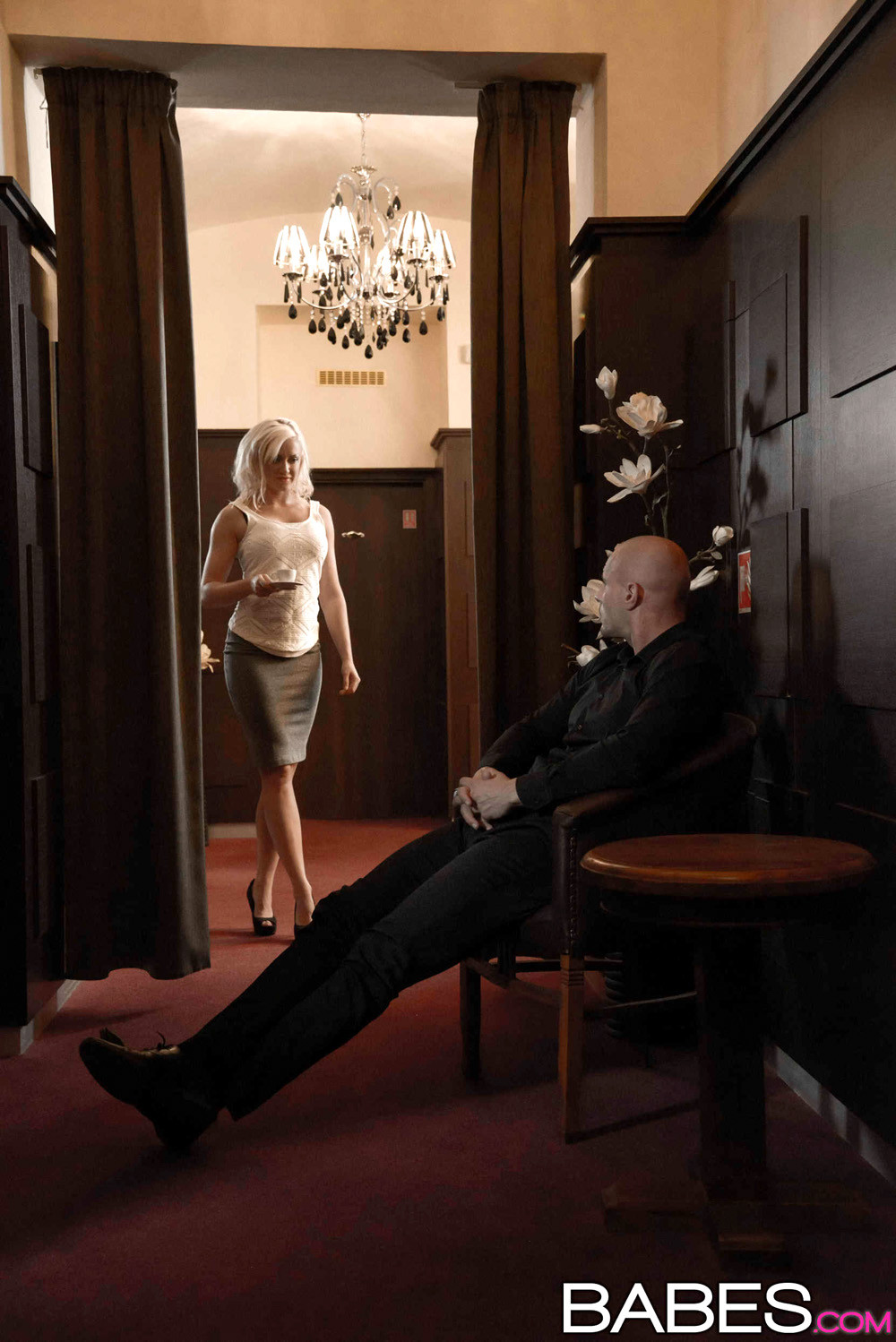 Vicktoria Redd seduces the handsome hotel guest in the lobby #72594847