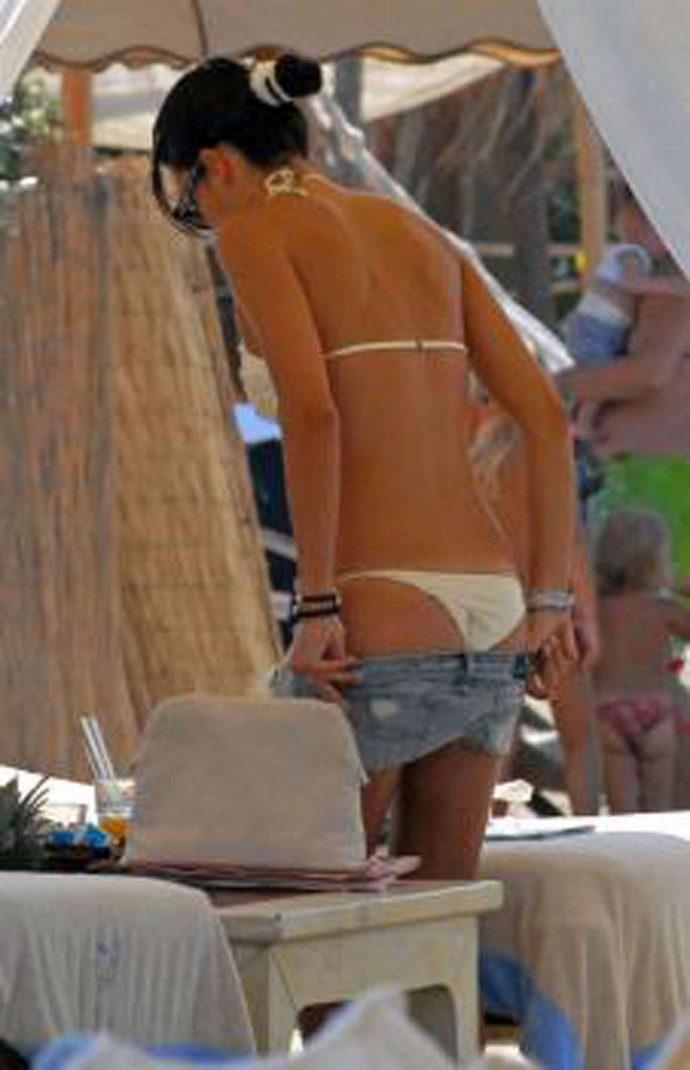 Elisabetta Gregoraci showing her great ass and sexy body in bikini #75360733