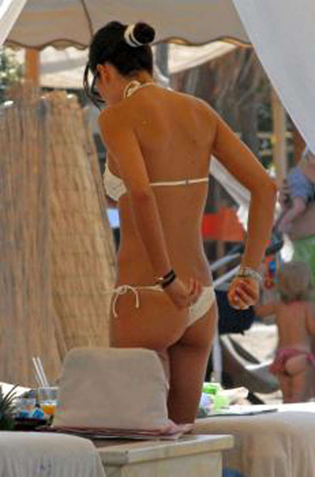 Elisabetta gregoraci che mostra il suo grande culo e corpo sexy in bikini
 #75360736