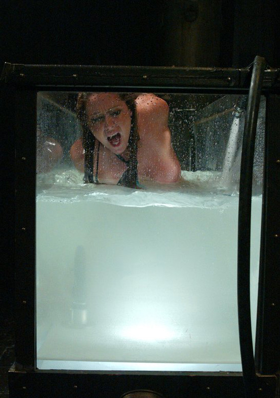 緊縛された乳房の女王 狂気の bdsm 水の緊縛 過激なフェティッシュ
 #72029166