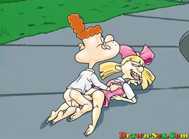 Lila fait une fellation à Arnold et se fait remplir de sperme chaud. 
 #69556024