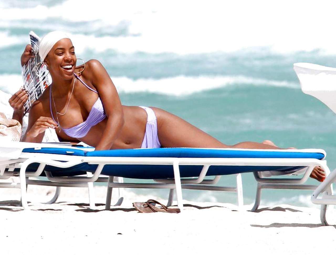 Kelly Rowland entblößt schönen Arsch im Bikini und sexy Körper
 #75231814