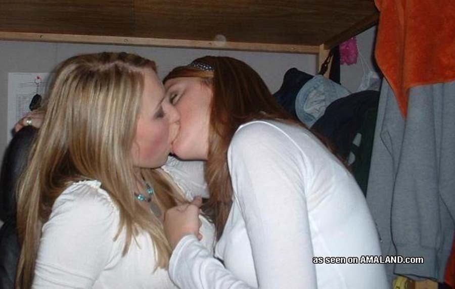 Compilazione di foto di lesbiche amatoriali arrapate con le labbra
 #67336462