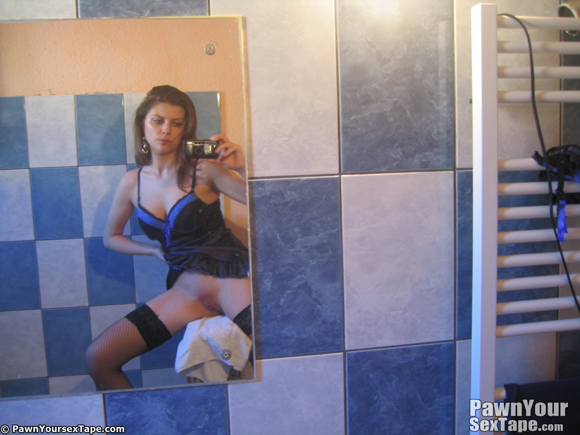 お風呂の鏡に映ったアソコをカメラに見せるDdロリー
 #68140394