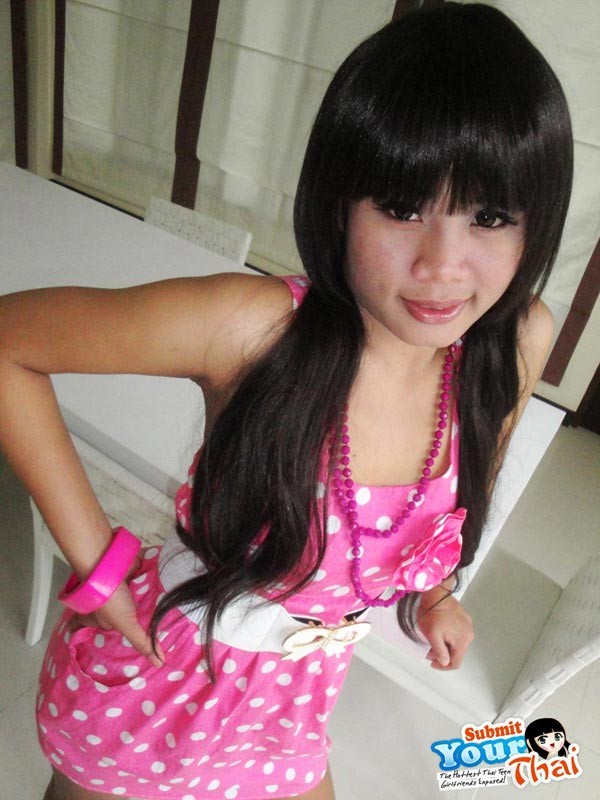 Sexy thailändische Babe Ivy Streifen aus ihrem rosa Kleid, um einen super heißen Körper zu offenbaren
 #67147866