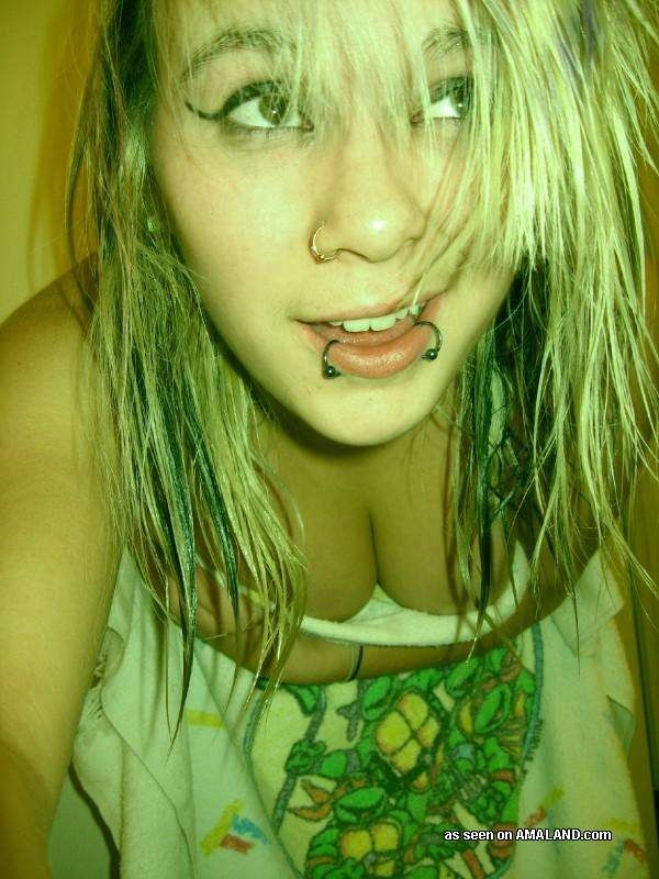 Collection of rocker chicks' nice and hot selfpics #75706880