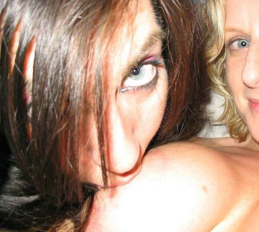 レズビアンの素人ガールフレンドが舐めたりキスしたり
 #77093279