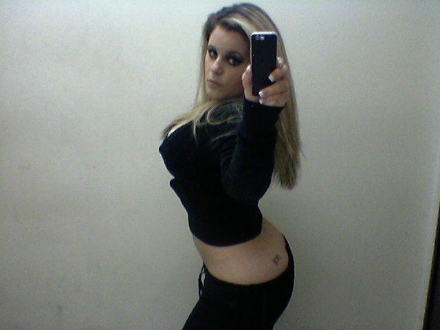 Rubia con un botín
 #73663061