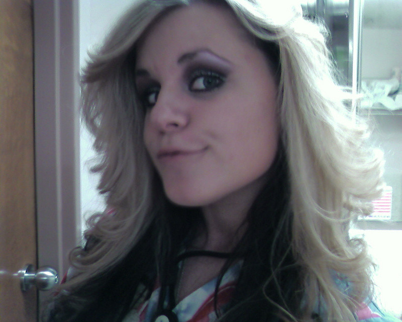 Rubia con un botín
 #73663064