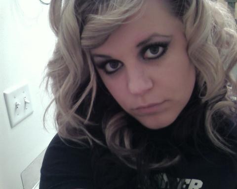 Rubia con un botín
 #73663075