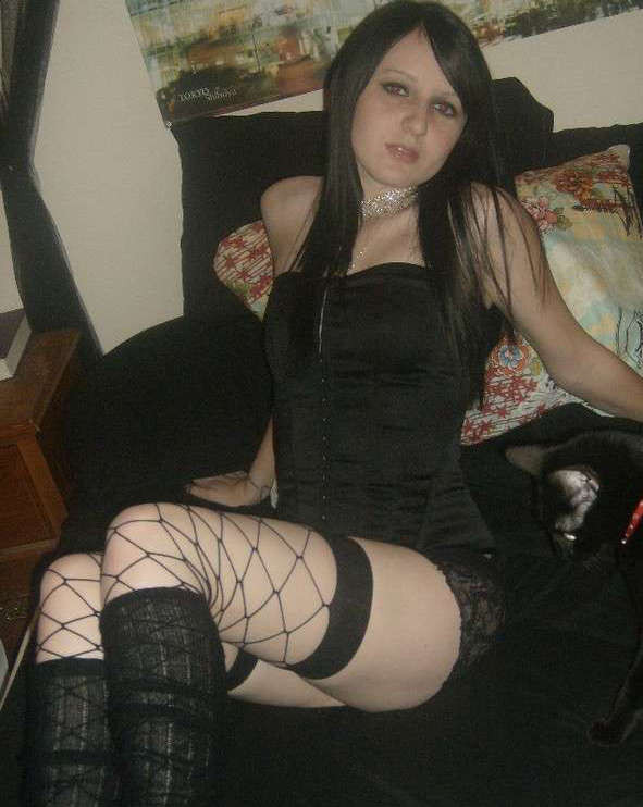 Bilder von einer sexy Gothic-Freundin
 #67642218