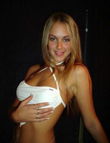 Hübsche blonde hottie spielt mit ihrem twat mit einem Dildo und ihre Finger
 #67950649