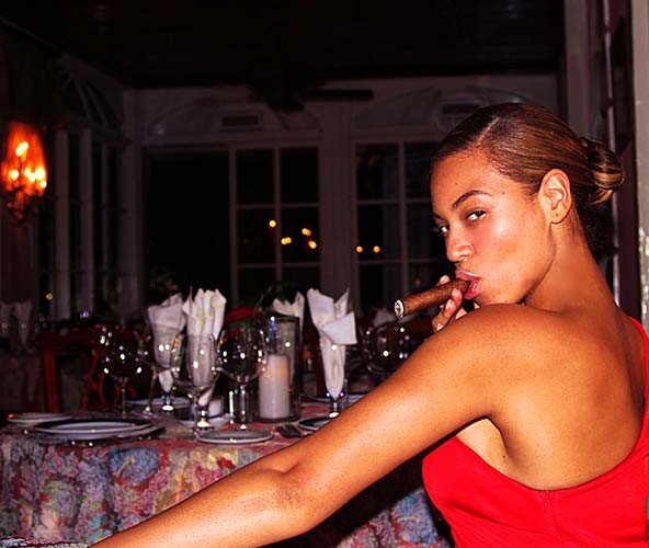 Beyonce knowles、プライベート写真でセクシーなビキニボディを露出
 #75267459