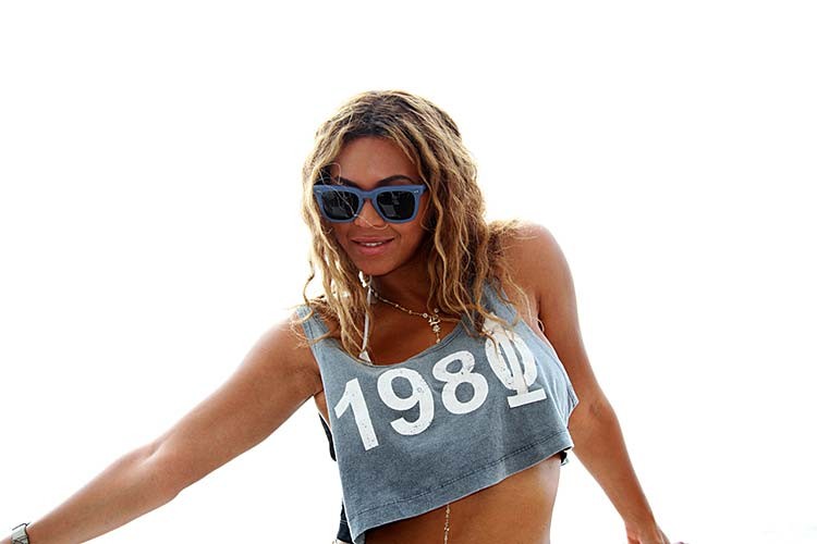 Beyonce Knowles entblößt sexy Bikinikörper auf privaten Fotos
 #75267479