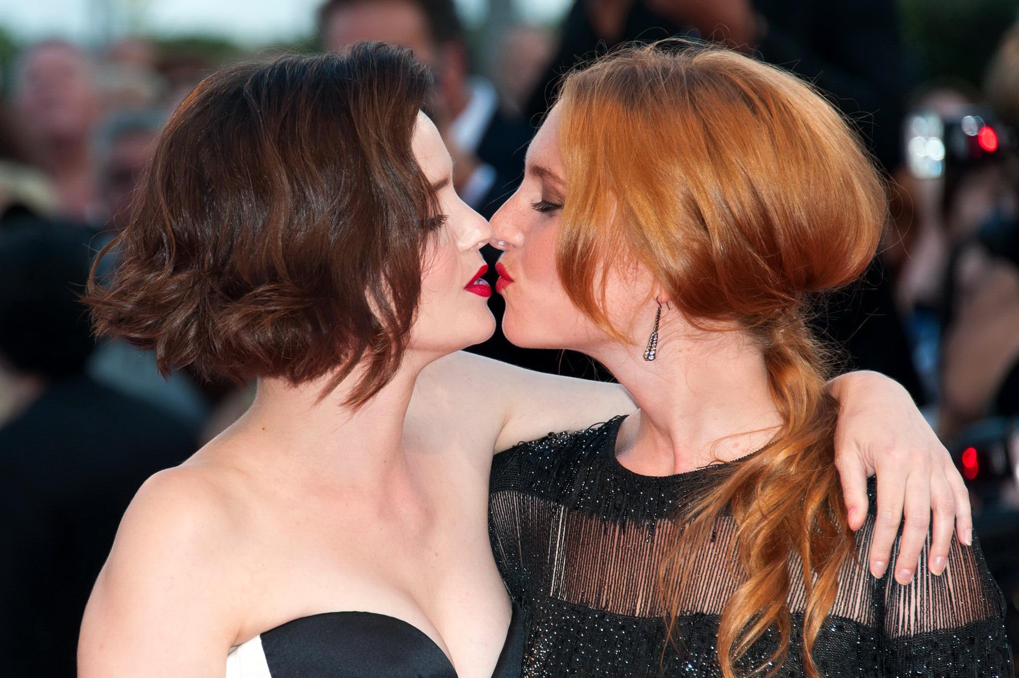 Roxane mesquida, lesbienne clivante, embrassant Joséphine de la baume à 'The Co'.
 #75253030