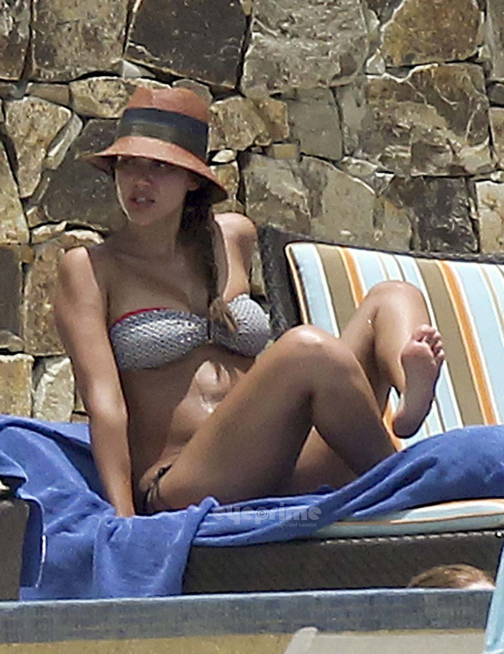 Jessica Alba exposing sexy body and huge boobs in bikini on pool #75304483
