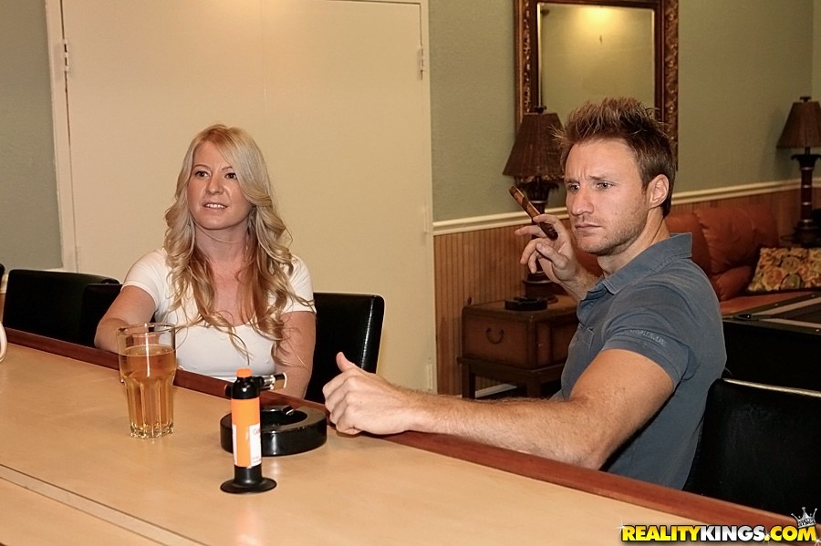 Shawnie got here in to relish a drink and relax after quitting her job. We thought she