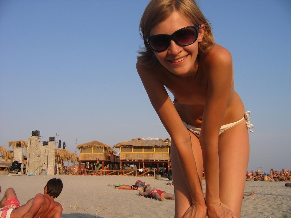 Novice teen GF poses nude on a seaside and offers blowjob to BF #72251639