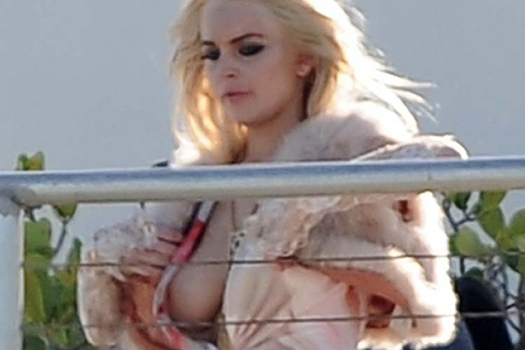 Lindsay Lohan finally exposing totally nude body and topless photos #75280643