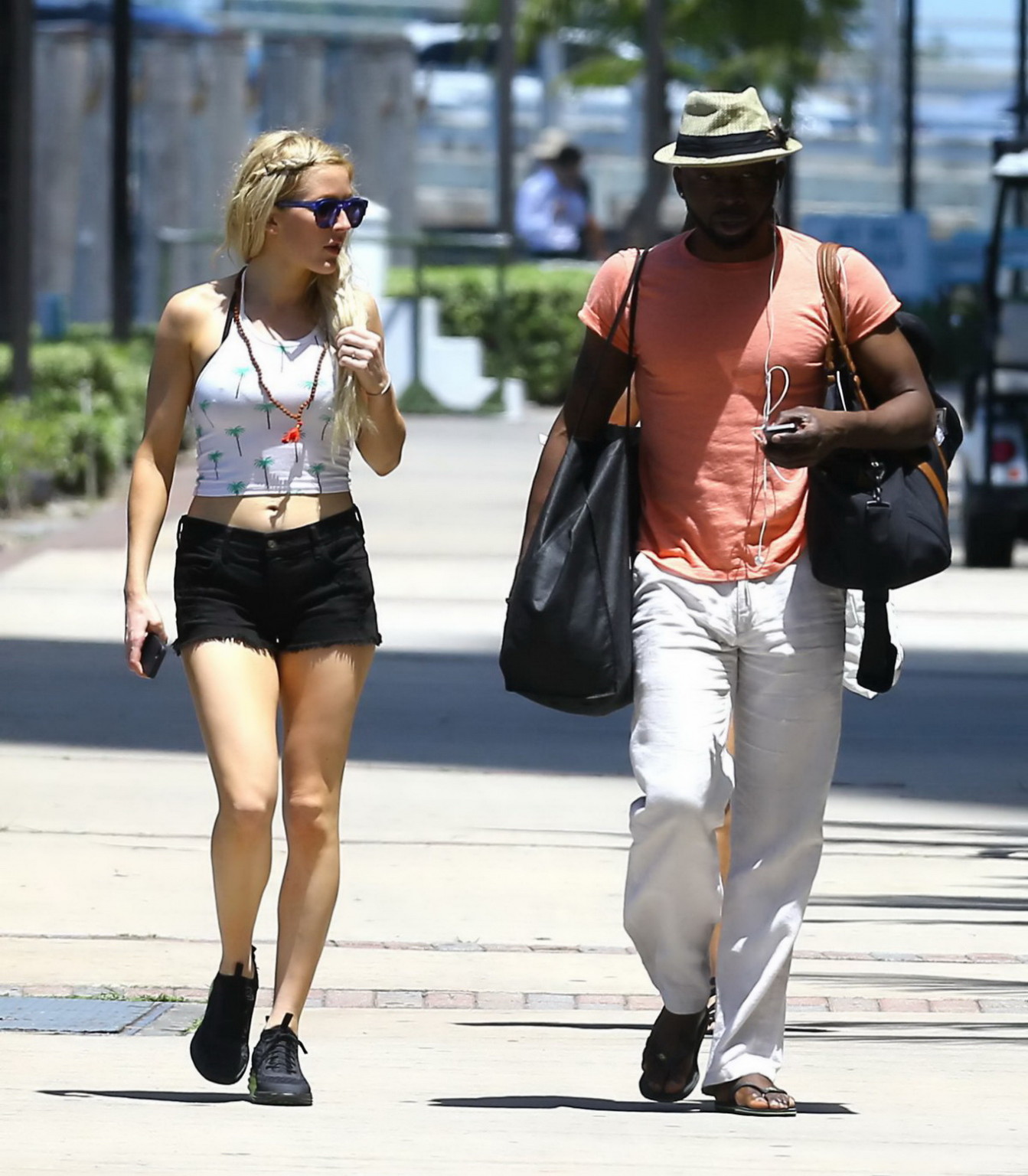 Ellie Goulding mostrando sus tetas en un monokini negro durante sus vacaciones en Miami
 #75197010